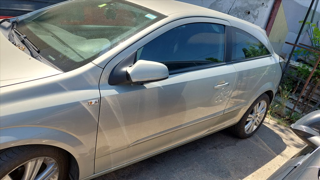 Opel Astra H GTC 1.7 CDTI ajtó  1. kép