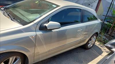 Opel Astra H GTC 1.7 CDTI ajtó 