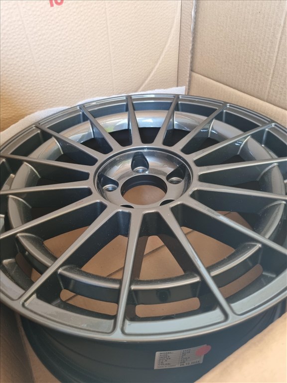  5x114.3 lyukosztású 8JJ 18" új alufelni 1. kép