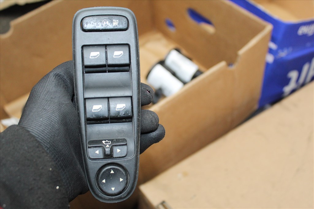 Citroen C4 picasso  2006 ablakemelő kapcsoló bal ( 4 gombos)  96639383zd 1. kép