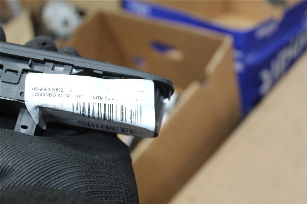 Citroen C4 picasso  2006 ablakemelő kapcsoló bal ( 4 gombos)  96639383zd 2. kép