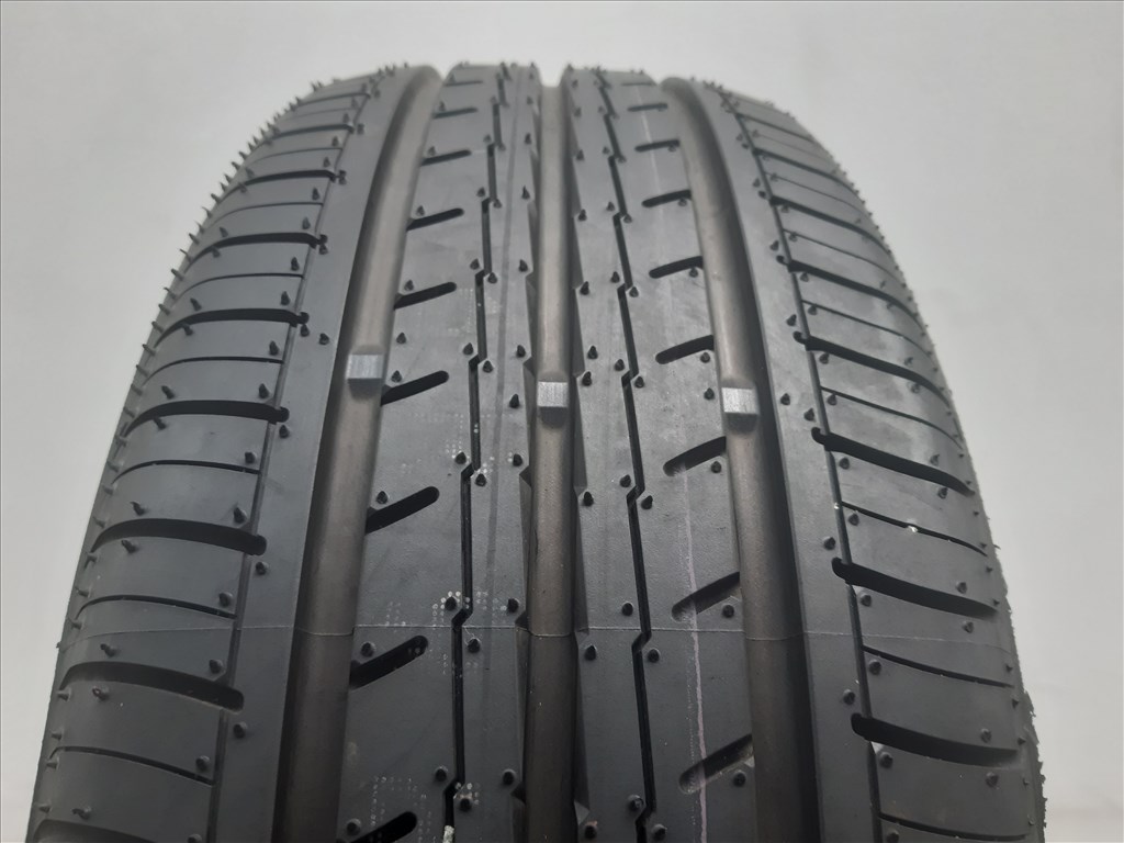  185/55 R16 Yokohama BluEarth-Es nyári gumi 3224 1. kép