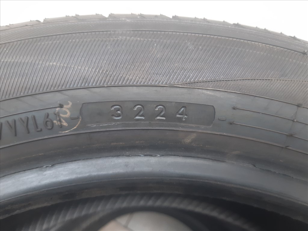  185/55 R16 Yokohama BluEarth-Es nyári gumi 3224 4. kép