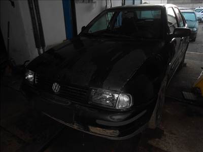 VOLKSWAGEN POLO III CLASSIC (6V2) 75 1.4 16V első embléma 3A0853601