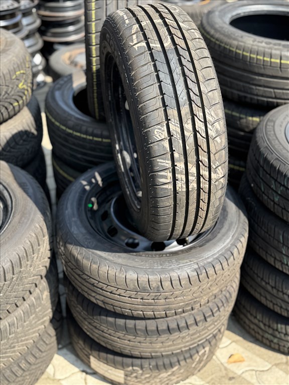 195/60 R15 Goodyear Efficient grip 88H l 4db 1. kép