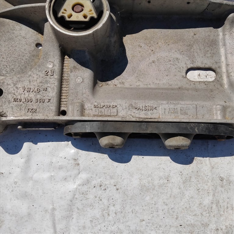 201607 Volkswagen Golf VI. 2008-2013 első segédalváz (bölcső) 2. kép