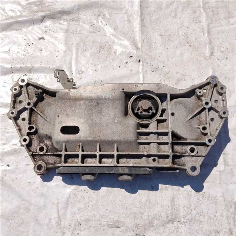 201607 Volkswagen Golf VI. 2008-2013 első segédalváz (bölcső) 3. kép