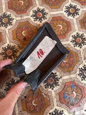 Dacia Duster II biztosíték tábla elem 243506566r