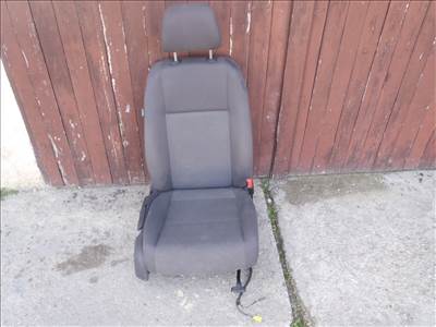 Volkswagen Golf V Variant 1.9 TDI ülés 