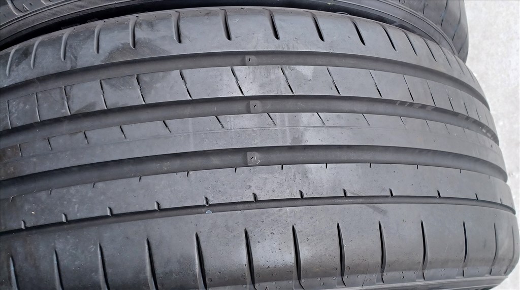 Yokohama Advan Sport V107 235/50 R19 nyári gumik 4db 1. kép
