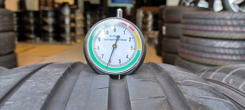 Yokohama Advan Sport V107 235/50 R19 nyári gumik 4db 4. kép