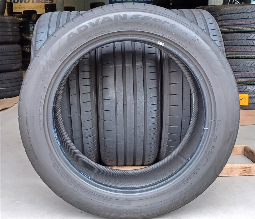 Yokohama Advan Sport V107 235/50 R19 nyári gumik 4db 5. kép