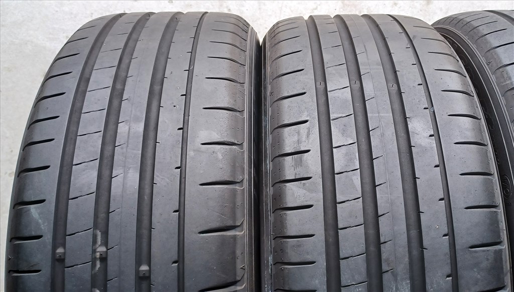 Yokohama Advan Sport V107 235/50 R19 nyári gumik 4db 6. kép