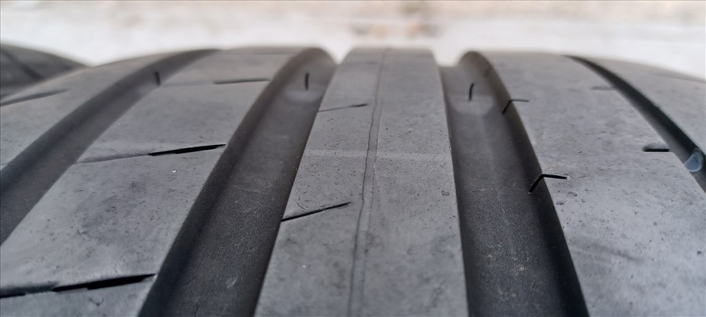 Yokohama Advan Sport V107 235/50 R19 nyári gumik 4db 7. kép