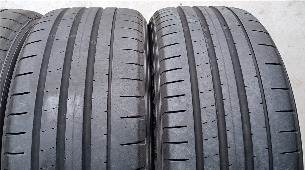 Yokohama Advan Sport V107 235/50 R19 nyári gumik 4db 8. kép