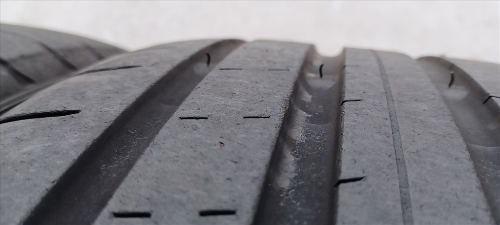 Yokohama Advan Sport V107 235/50 R19 nyári gumik 4db 9. kép