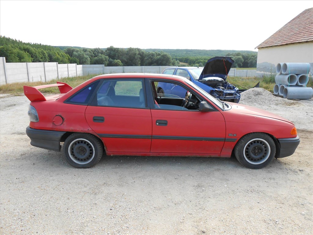 Opel ASTRA F (56_57) 1.4 i kipufogó csonk 4. kép