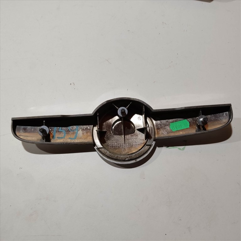 199048 Alfa Romeo 159 2005-2011 első embléma, embléma tartó a képen látható állapotban 60690396 2. kép