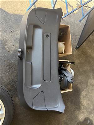 Audi A1 (8X) csomagtérajtó burkolat 
