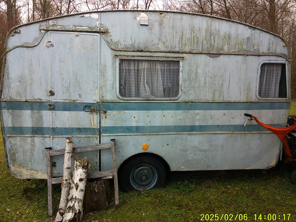 LAKÓKOCSI,FELÚJÍTÁSRA SZORULOAN PAPIROK NÉLKŰL TAPOLCÁN ELADÓ 1. kép
