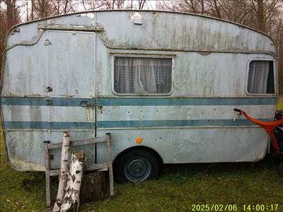 LAKÓKOCSI,FELÚJÍTÁSRA SZORULOAN PAPIROK NÉLKŰL TAPOLCÁN ELADÓ