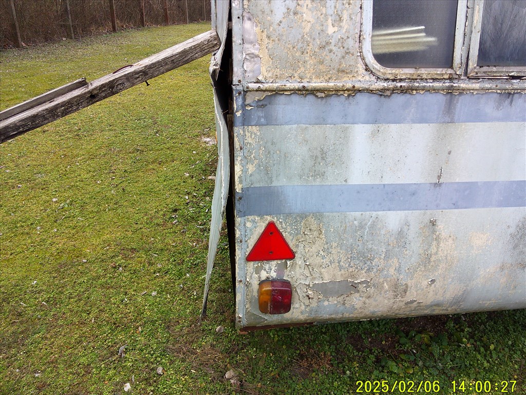 LAKÓKOCSI,FELÚJÍTÁSRA SZORULOAN PAPIROK NÉLKŰL TAPOLCÁN ELADÓ 3. kép