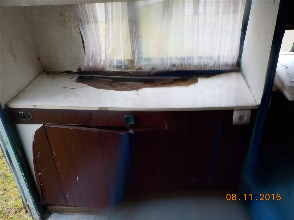 LAKÓKOCSI,FELÚJÍTÁSRA SZORULOAN PAPIROK NÉLKŰL TAPOLCÁN ELADÓ 8. kép