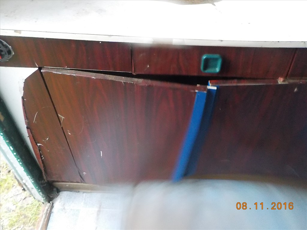 LAKÓKOCSI,FELÚJÍTÁSRA SZORULOAN PAPIROK NÉLKŰL TAPOLCÁN ELADÓ 9. kép