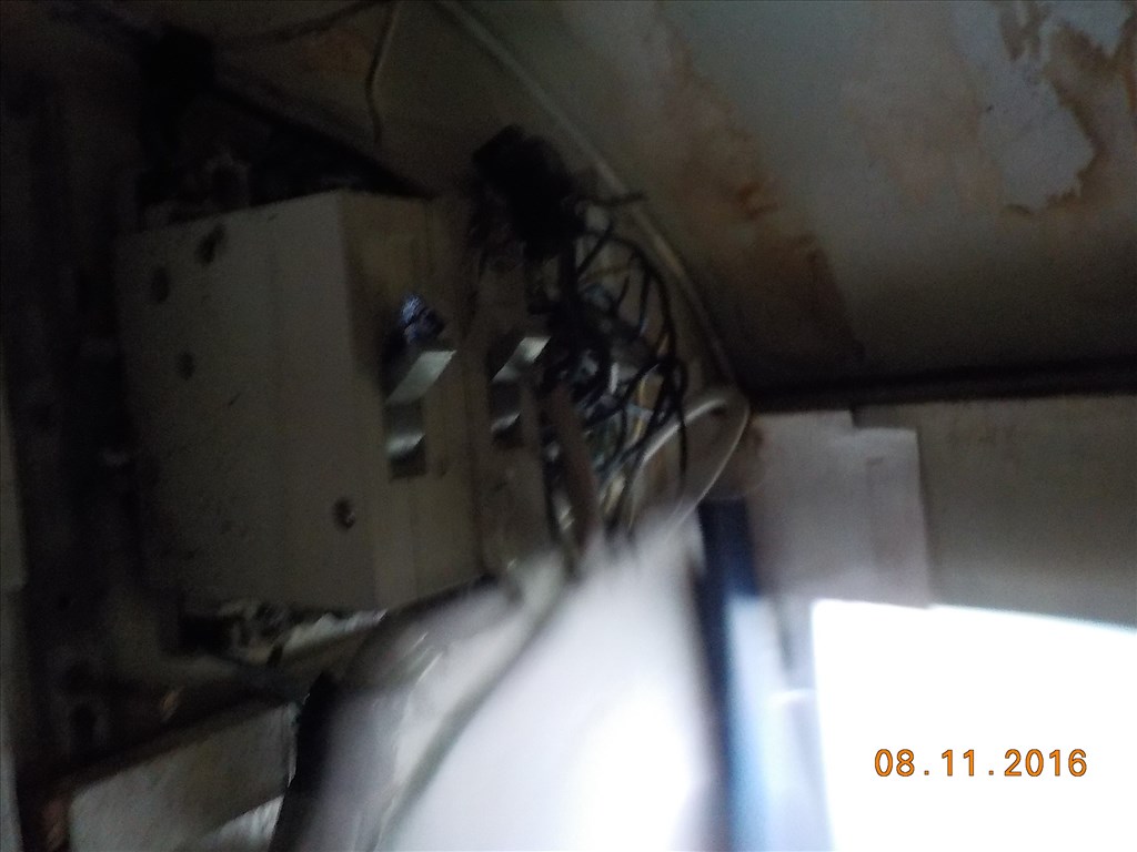 LAKÓKOCSI,FELÚJÍTÁSRA SZORULOAN PAPIROK NÉLKŰL TAPOLCÁN ELADÓ 11. kép