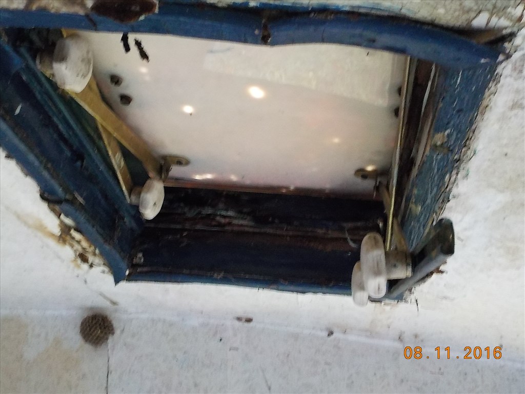 LAKÓKOCSI,FELÚJÍTÁSRA SZORULOAN PAPIROK NÉLKŰL TAPOLCÁN ELADÓ 31. kép