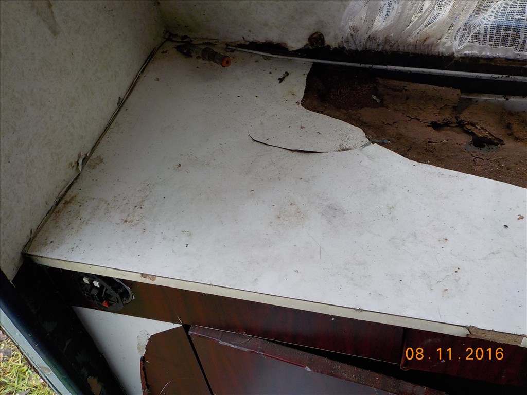 LAKÓKOCSI,FELÚJÍTÁSRA SZORULOAN PAPIROK NÉLKŰL TAPOLCÁN ELADÓ 42. kép