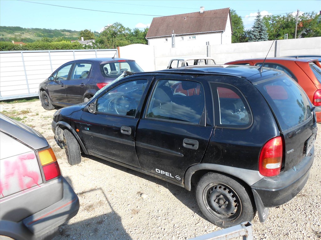 Opel CORSA B (73_78_79) 1.2 i 16V hátsó ablaktörlő motor 2. kép