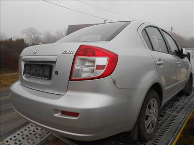 Suzuki SX4 lépcsőshátú (GY) 1.6 bal hátsó fix üveg