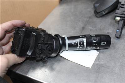 Kia Venga 2010 jobb indexkapcsoló   934202k560