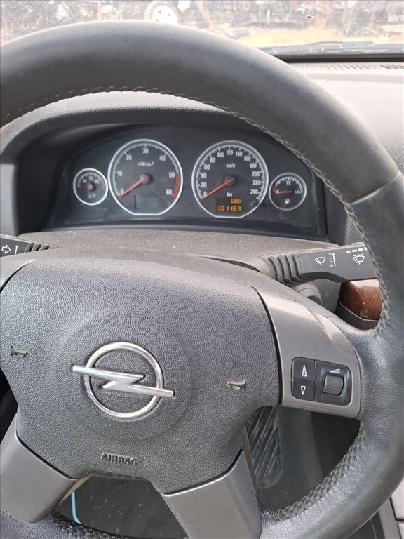 Opel Vectra C bontott alkatrészei 4. kép