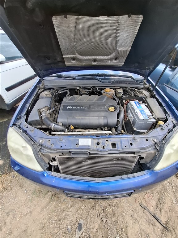 Opel Vectra C bontott alkatrészei 10. kép