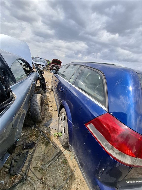 Opel Vectra C bontott alkatrészei 12. kép