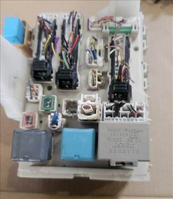 Toyota Prius (XV20) Utastéri biztosíték tábla 