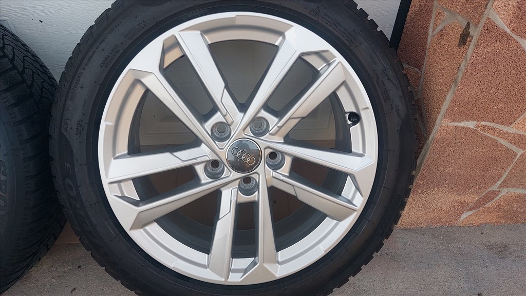 Gyári, új ,Audi S3-A3  Sport back 8Y 17"  alufelni ,Új téligumi 1. kép