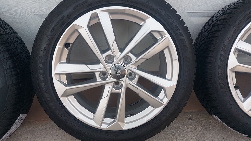 Gyári, új ,Audi S3-A3  Sport back 8Y 17"  alufelni ,Új téligumi 3. kép