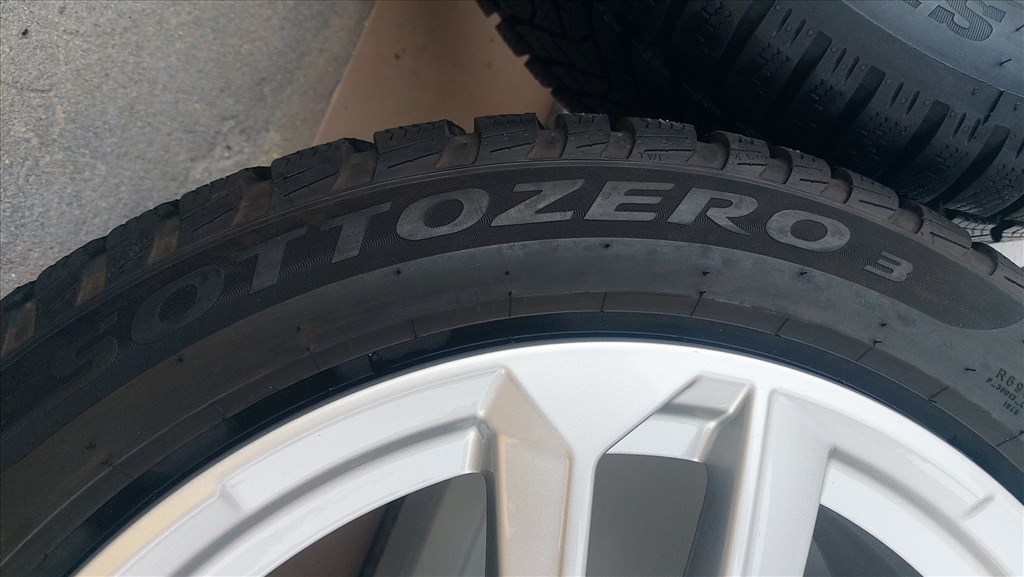 Gyári, új ,Audi S3-A3  Sport back 8Y 17"  alufelni ,Új téligumi 8. kép