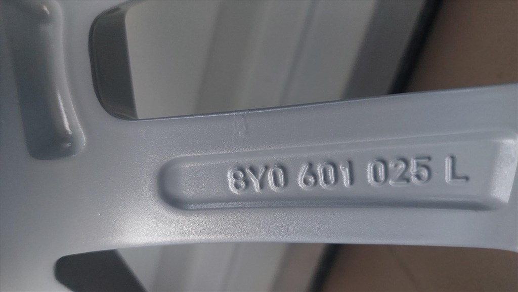 Gyári, új ,Audi S3-A3  Sport back 8Y 17"  alufelni ,Új téligumi 24. kép