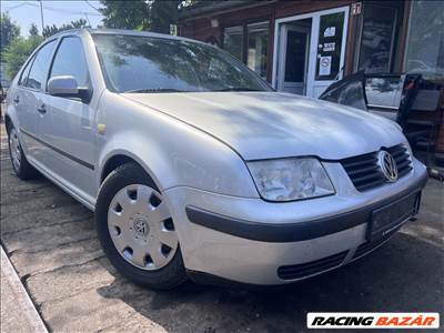 Volkswagen Bora 1.6i bontott alkatrészei