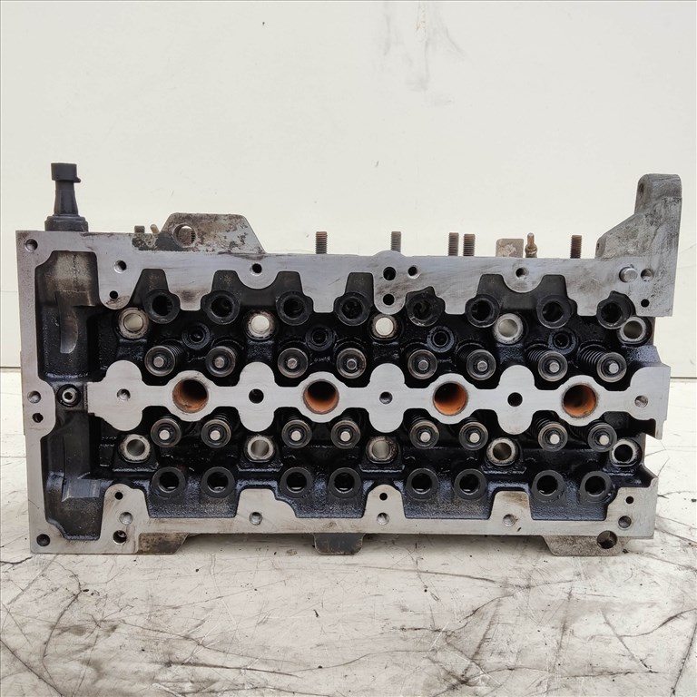 204427 Fiat Punto III., Doblo 2000-2009, Idea, Panda II. Lancia Ypsilon II. 1,3 16v hengerfej, szelepekkel, egy izzítógyertya beletörve. Alkatrésznek!!! 55188595 1. kép