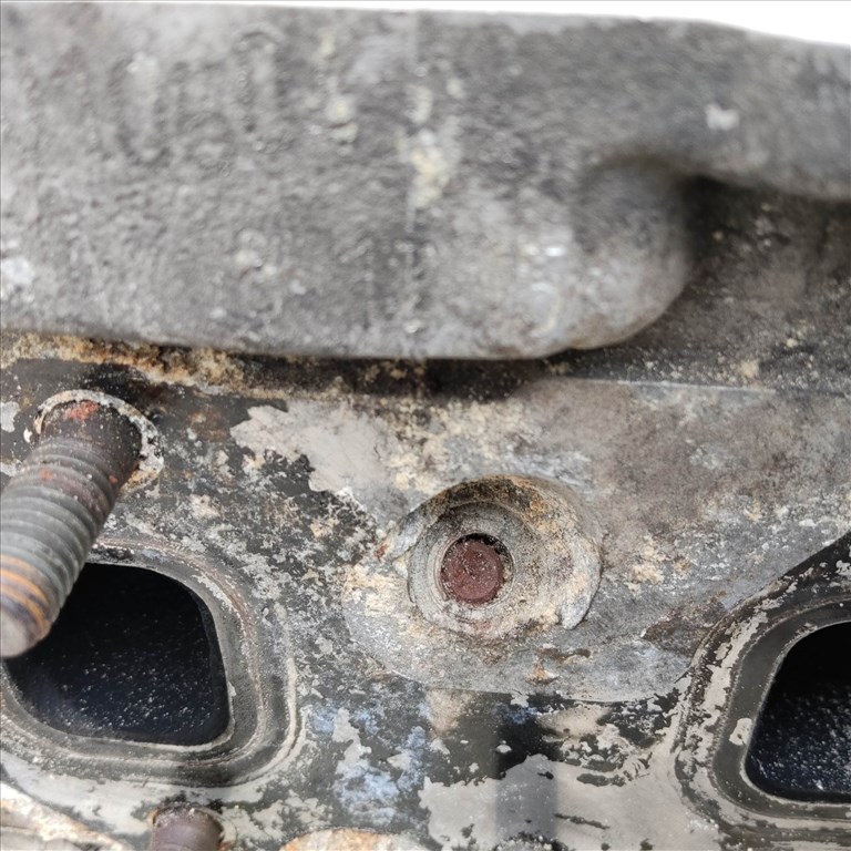 204427 Fiat Punto III., Doblo 2000-2009, Idea, Panda II. Lancia Ypsilon II. 1,3 16v hengerfej, szelepekkel, egy izzítógyertya beletörve. Alkatrésznek!!! 55188595 7. kép