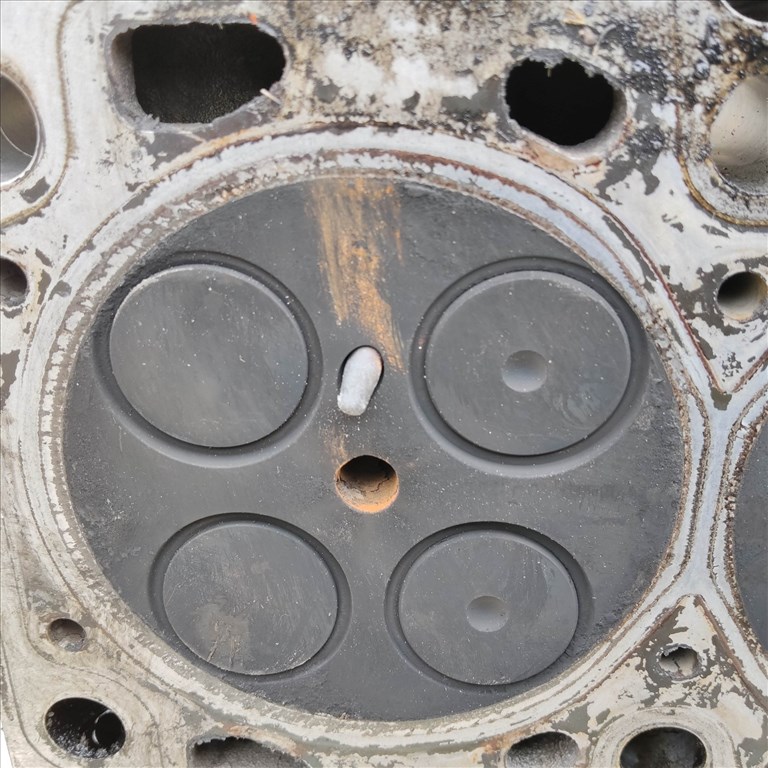 204427 Fiat Punto III., Doblo 2000-2009, Idea, Panda II. Lancia Ypsilon II. 1,3 16v hengerfej, szelepekkel, egy izzítógyertya beletörve. Alkatrésznek!!! 55188595 9. kép