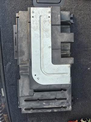 Skoda Octavia III, Audi A3 (8V) erősító 8v0035223