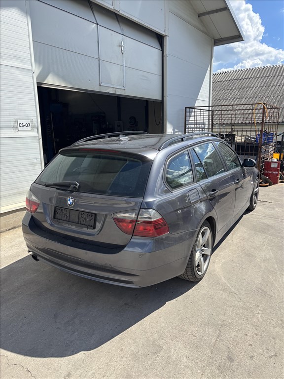 BMW 320 (E90, E91, E92, E93) bontott alkatrészei 3. kép