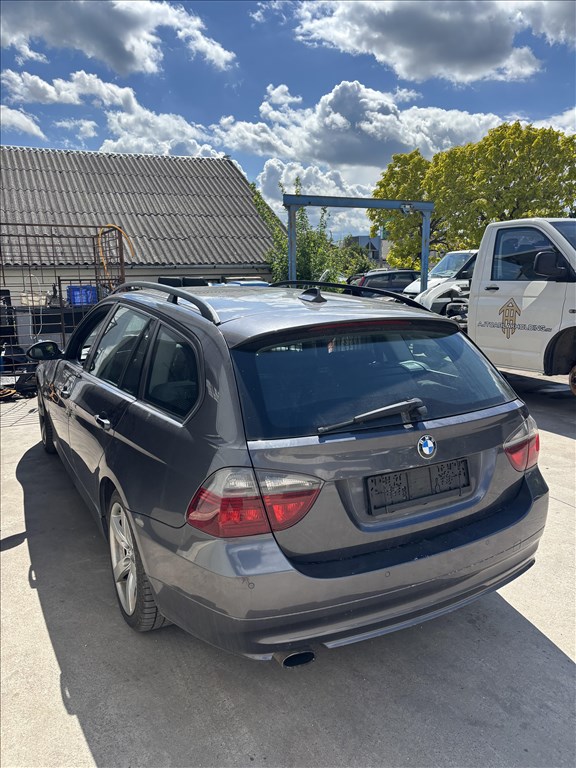 BMW 320 (E90, E91, E92, E93) bontott alkatrészei 4. kép