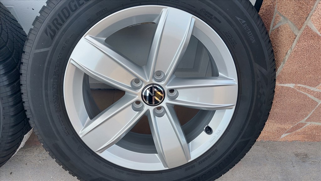 2.Gyári, VW Tiguan 17”/CORVARA/  alufelni, újszerű téli gumi 1. kép